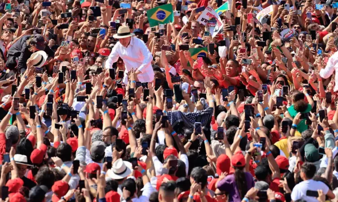 Resultado das urnas garante ao petista um quarto mandato na Presid&ecirc;ncia, ap&oacute;s uma disputa acirrada com Fl&aacute;vio Bolsonaro.