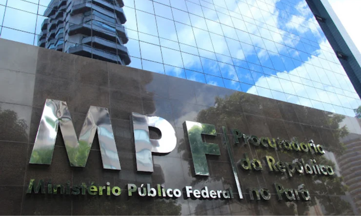 O prefeito de Parauapebas, Aur&eacute;lio Goiano, &eacute; alvo de investiga&ccedil;&otilde;es do MPF, nas esferas c&iacute;vel e criminal, por suspeita de racismo religioso ap&oacute;s aparecer chutando uma oferenda.